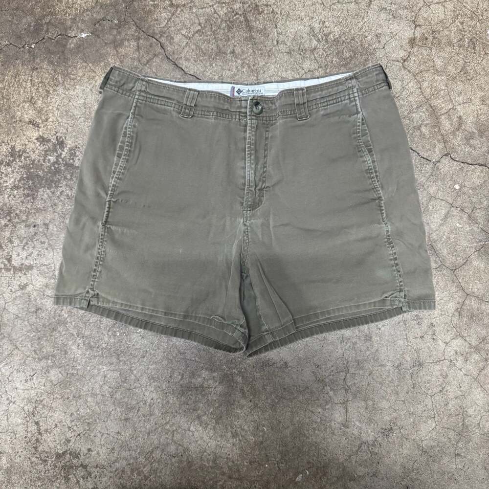 Columbia Sportswear Company Women's Olive Green Cotton Shorts Size 32